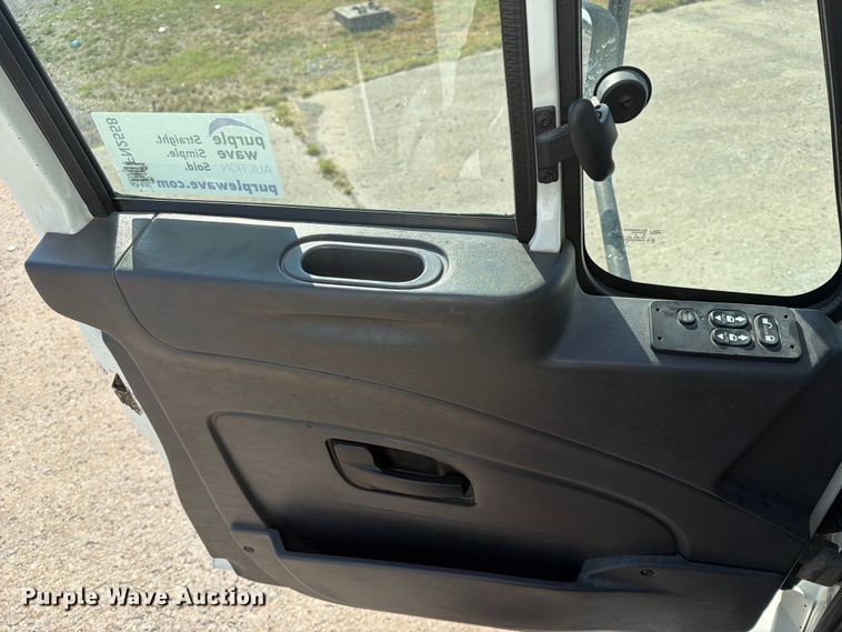 image for item FN2558 2017 International RA027 semi truck