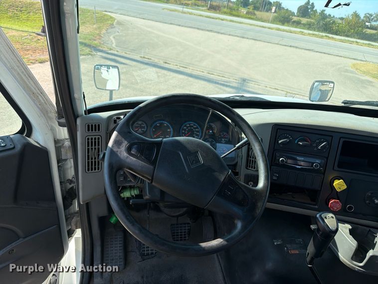 image for item FN2558 2017 International RA027 semi truck