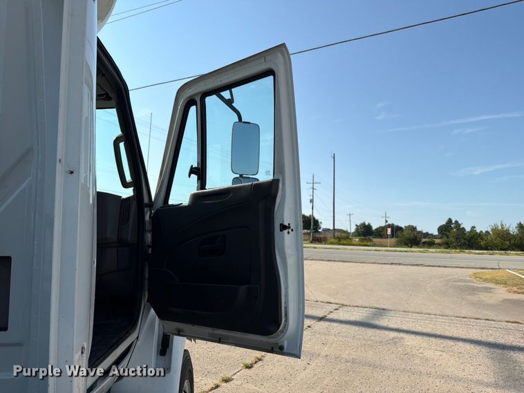 image for item FN2558 2017 International RA027 semi truck