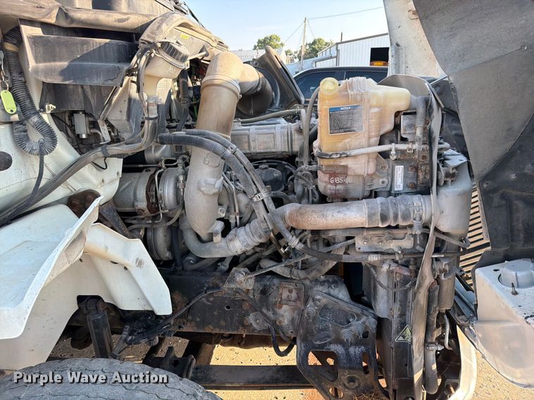 image for item FN2558 2017 International RA027 semi truck