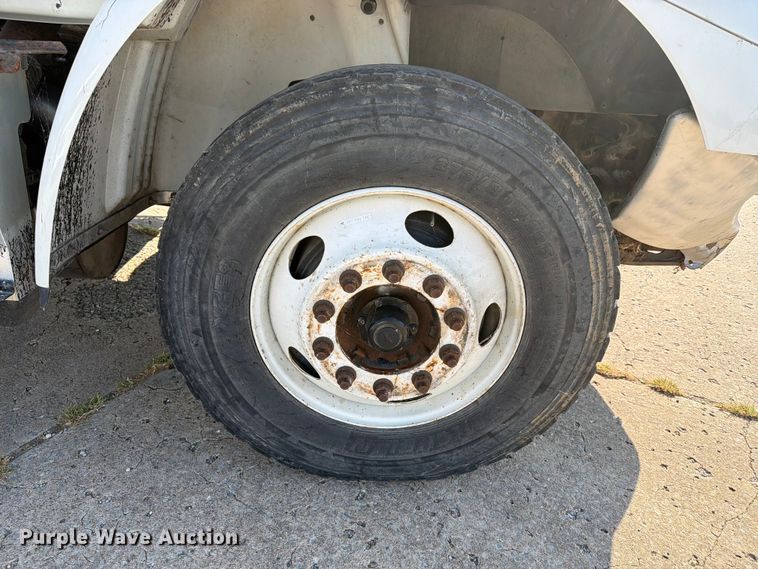 image for item FN2558 2017 International RA027 semi truck