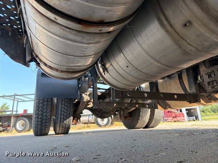 image for item FN2558 2017 International RA027 semi truck