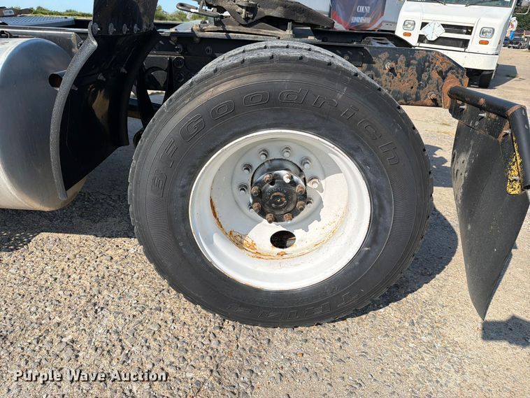 image for item FN2558 2017 International RA027 semi truck