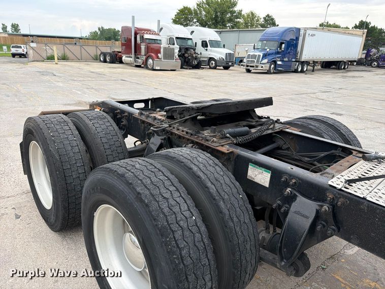 image for item FN5783 2012 Freightliner Cascadia 125 semi truck