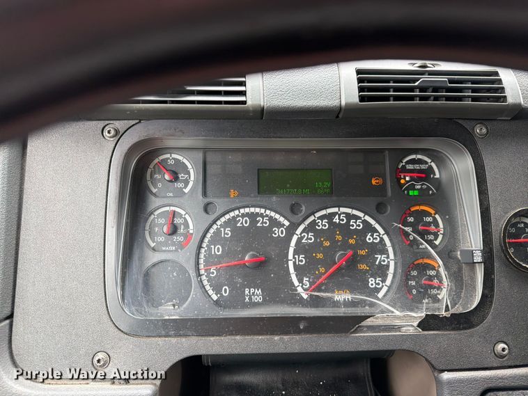 image for item FN5783 2012 Freightliner Cascadia 125 semi truck