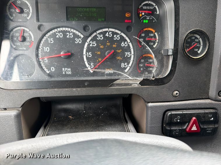 image for item FN5783 2012 Freightliner Cascadia 125 semi truck