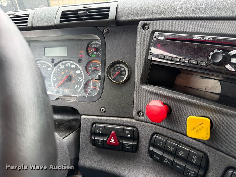 image for item FN5783 2012 Freightliner Cascadia 125 semi truck