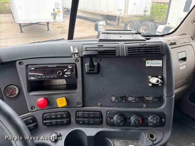 image for item FN5783 2012 Freightliner Cascadia 125 semi truck