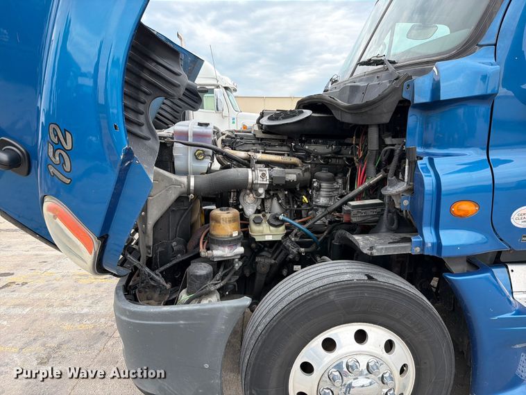 image for item FN5783 2012 Freightliner Cascadia 125 semi truck