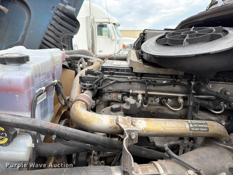 image for item FN5783 2012 Freightliner Cascadia 125 semi truck