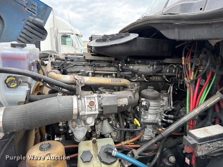 image for item FN5783 2012 Freightliner Cascadia 125 semi truck