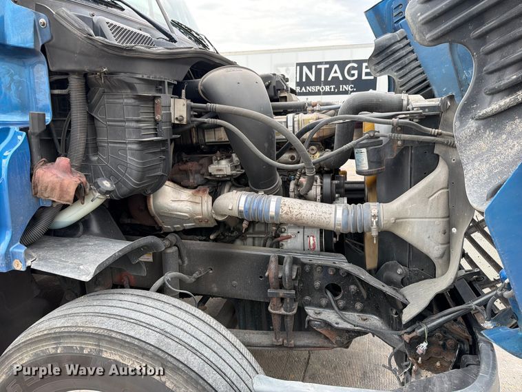 image for item FN5783 2012 Freightliner Cascadia 125 semi truck
