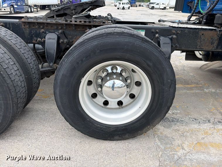 image for item FN5783 2012 Freightliner Cascadia 125 semi truck