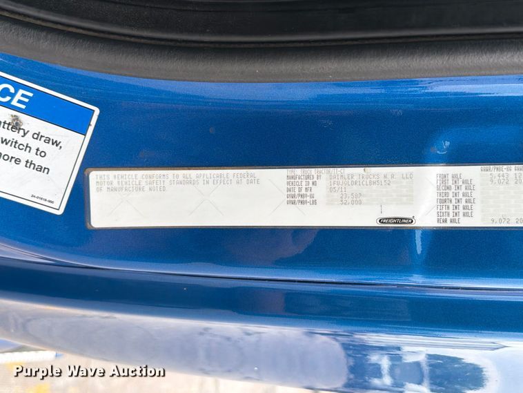 image for item FN5783 2012 Freightliner Cascadia 125 semi truck