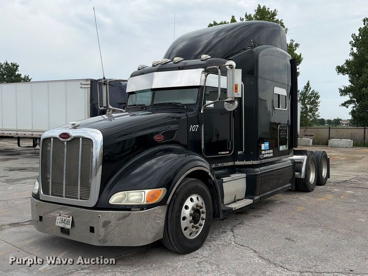 2010 Peterbilt 386 semi truck
