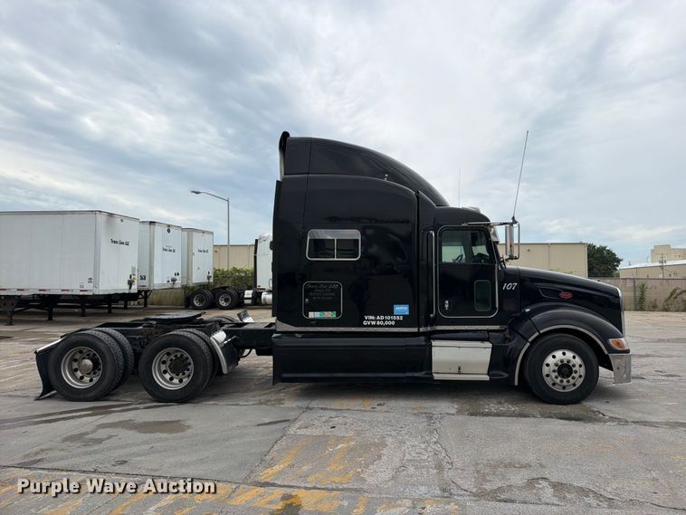 image for item FN5784 2010 Peterbilt 386 semi truck