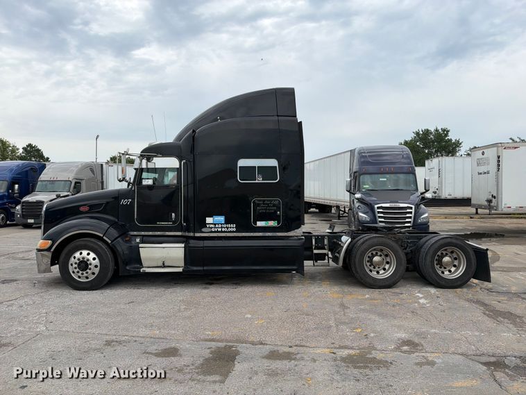 image for item FN5784 2010 Peterbilt 386 semi truck