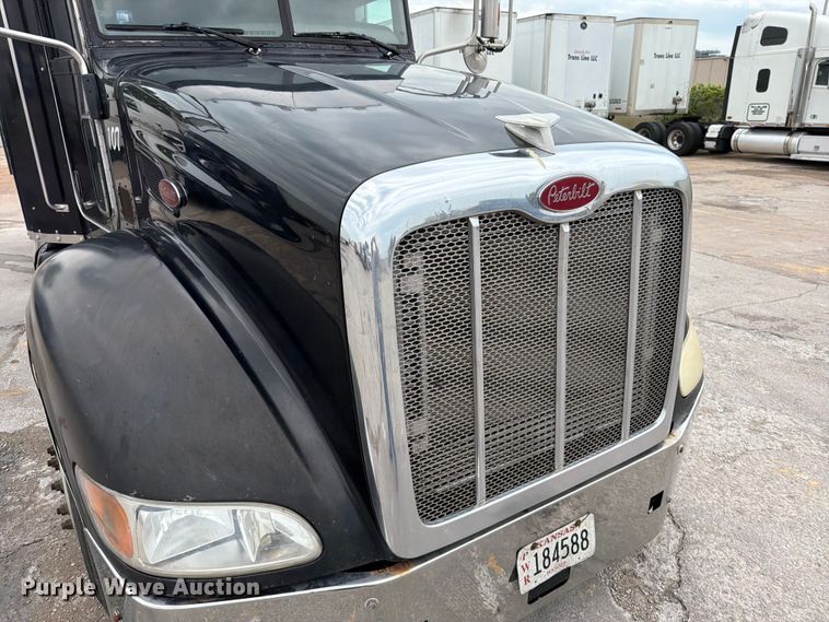 image for item FN5784 2010 Peterbilt 386 semi truck