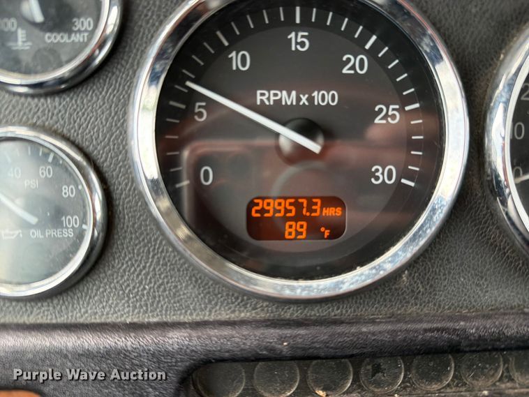image for item FN5784 2010 Peterbilt 386 semi truck