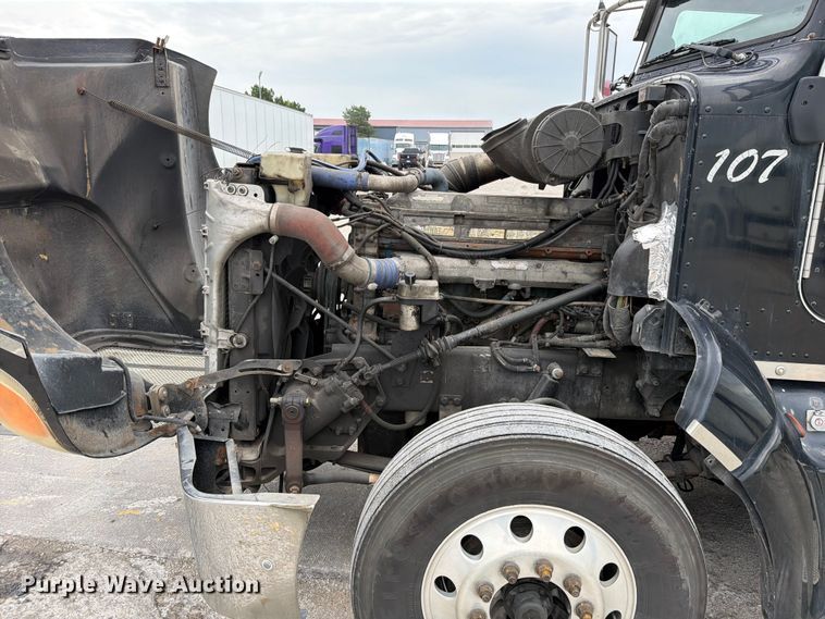 image for item FN5784 2010 Peterbilt 386 semi truck