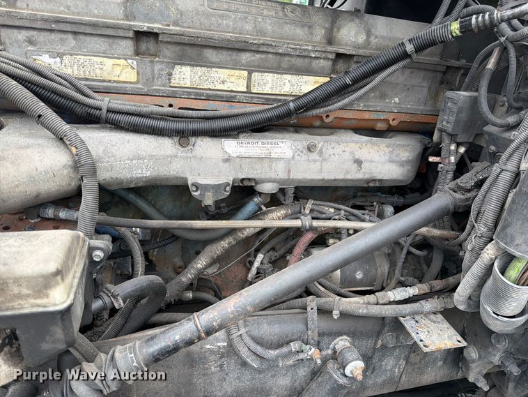 image for item FN5784 2010 Peterbilt 386 semi truck