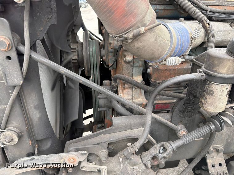 image for item FN5784 2010 Peterbilt 386 semi truck