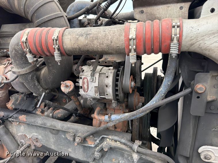 image for item FN5784 2010 Peterbilt 386 semi truck