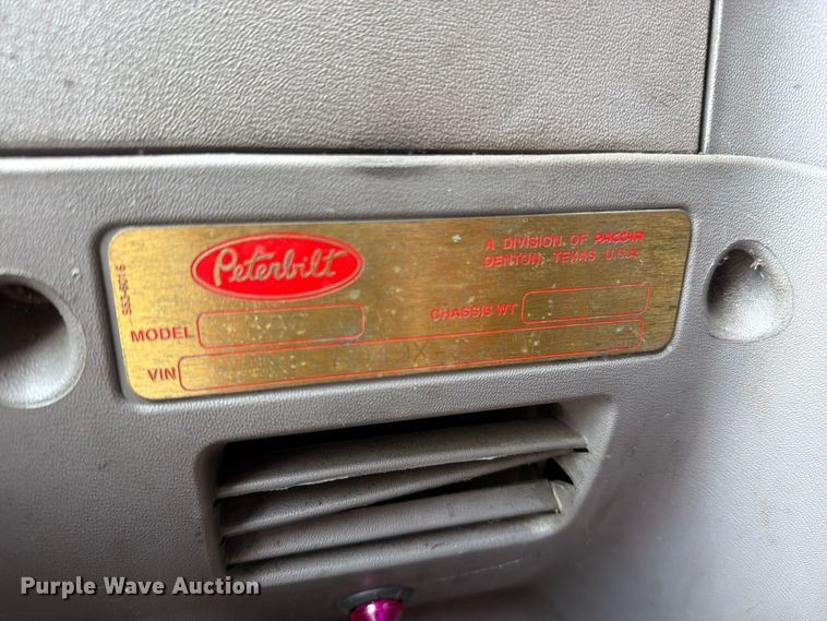 image for item FN5784 2010 Peterbilt 386 semi truck