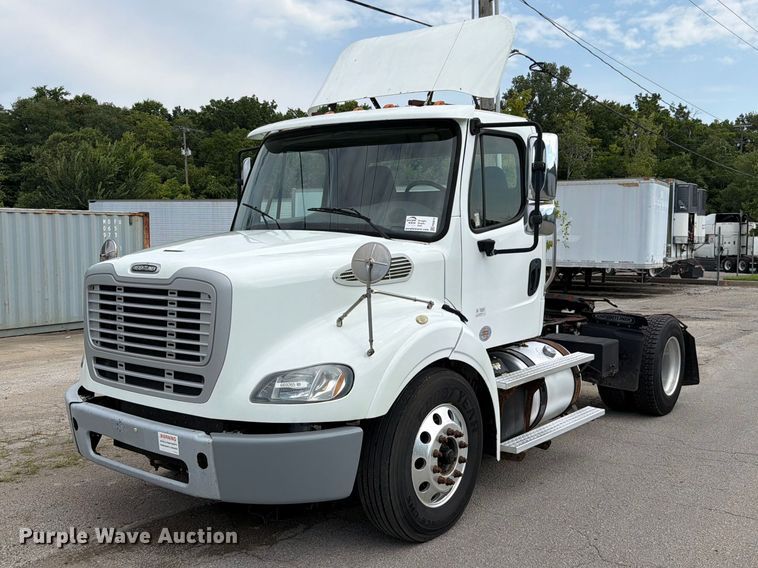 2017 Freightliner Business Class M2 semi truck