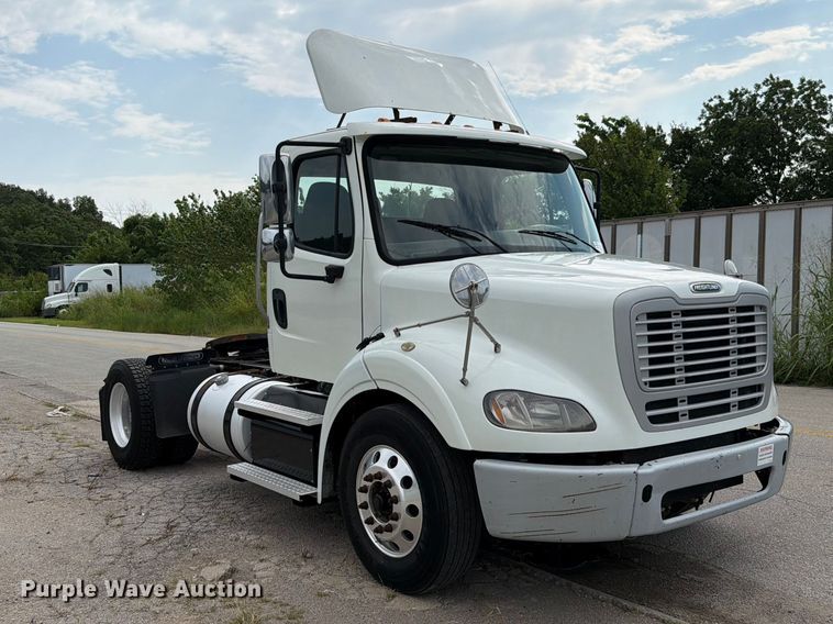 image for item FN5819 2017 Freightliner Business Class M2 semi truck