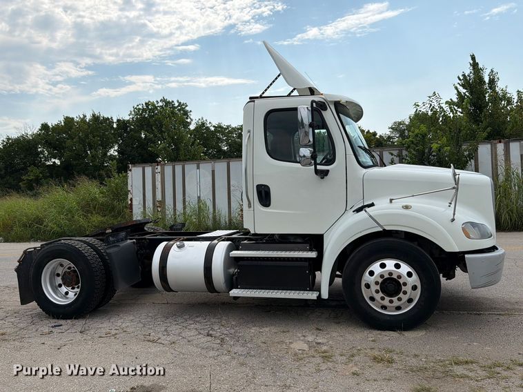 image for item FN5819 2017 Freightliner Business Class M2 semi truck