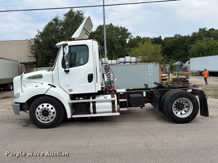 image for item FN5819 2017 Freightliner Business Class M2 semi truck