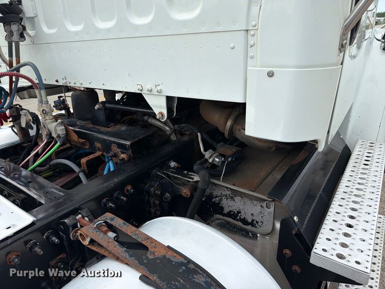 image for item FN5819 2017 Freightliner Business Class M2 semi truck