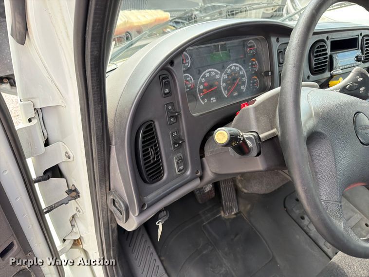 image for item FN5819 2017 Freightliner Business Class M2 semi truck
