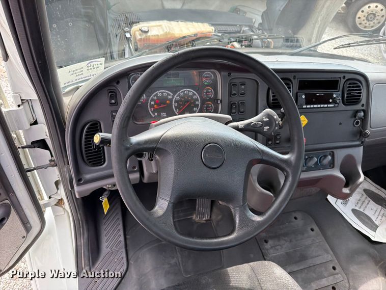 image for item FN5819 2017 Freightliner Business Class M2 semi truck