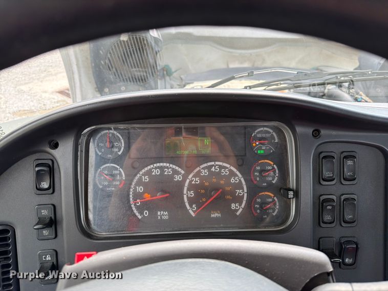 image for item FN5819 2017 Freightliner Business Class M2 semi truck