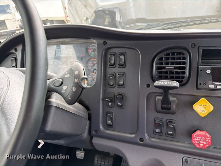 image for item FN5819 2017 Freightliner Business Class M2 semi truck