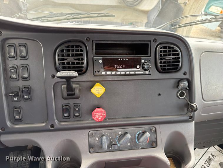 image for item FN5819 2017 Freightliner Business Class M2 semi truck
