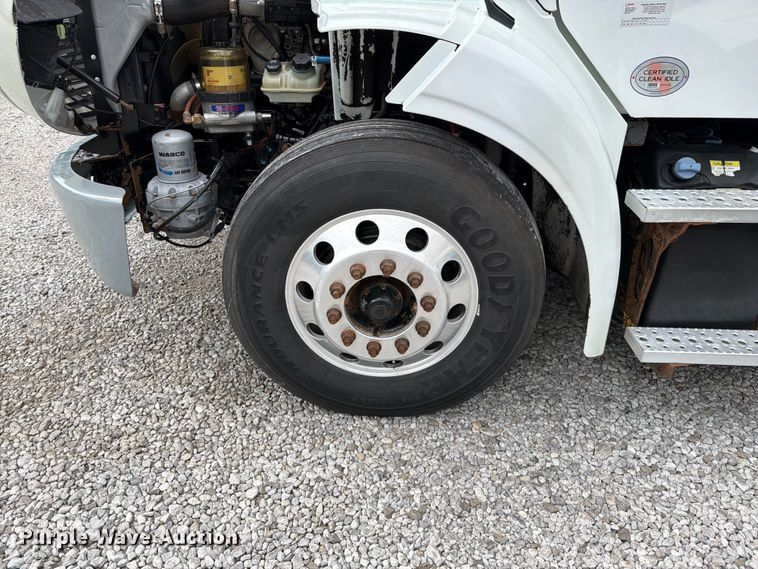 image for item FN5819 2017 Freightliner Business Class M2 semi truck
