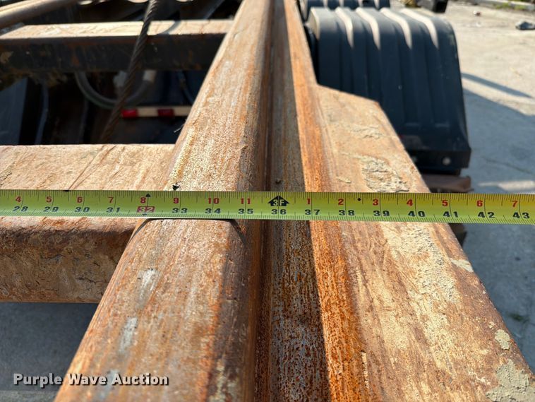 image for item FT6123 2016 Peterbilt 567 roll-off container truck