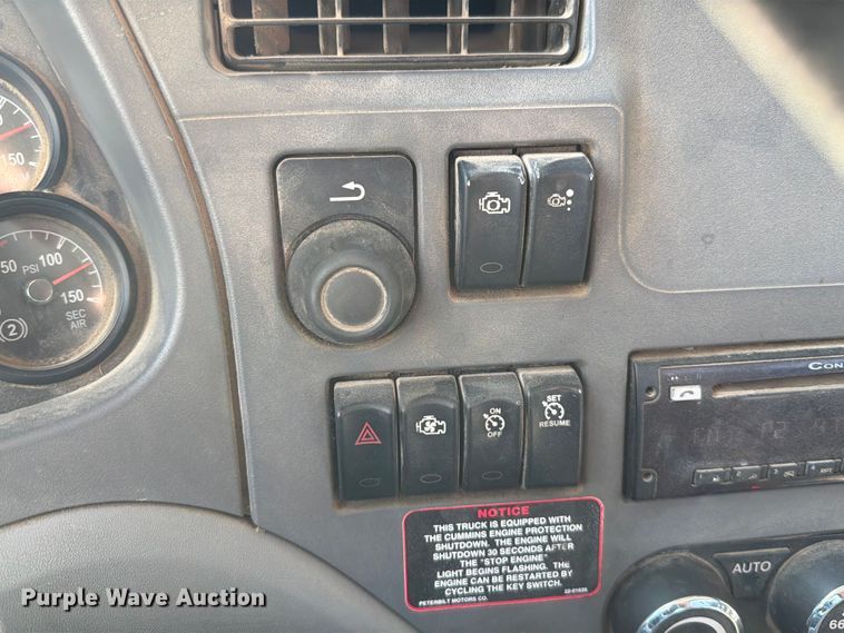 image for item FT6123 2016 Peterbilt 567 roll-off container truck
