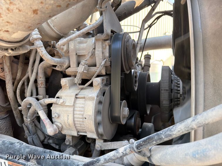 image for item FT6123 2016 Peterbilt 567 roll-off container truck