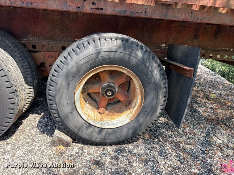 image for item FT6174 1974 Transcraft flatbed trailer