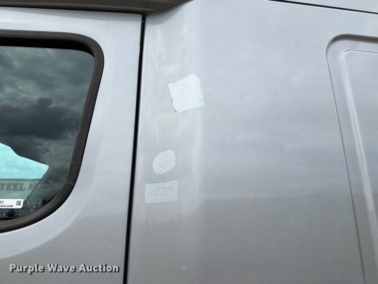 image for item FT8001 2015 Freightliner Cascadia semi truck