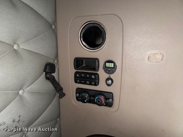 image for item FT8001 2015 Freightliner Cascadia semi truck