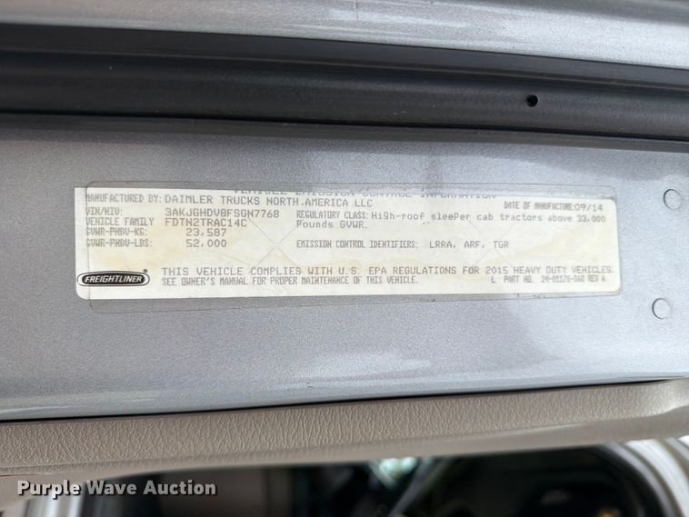 image for item FT8001 2015 Freightliner Cascadia semi truck