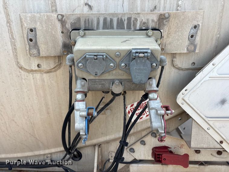 image for item JM9393 1994 Heil fuel trailer