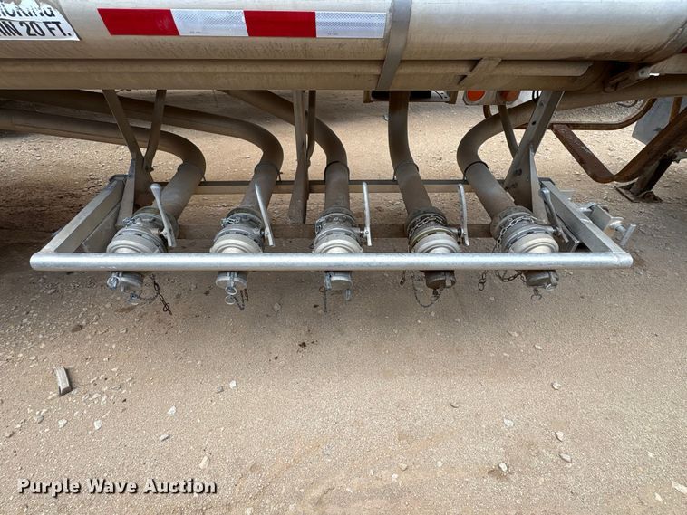 image for item JM9393 1994 Heil fuel trailer