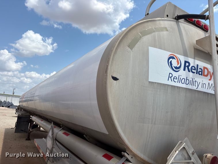 image for item JM9393 1994 Heil fuel trailer
