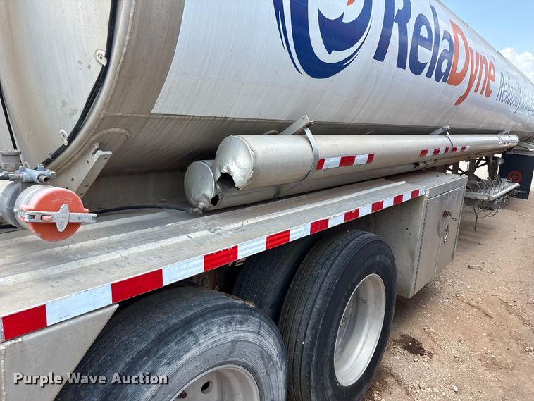 image for item JM9393 1994 Heil fuel trailer